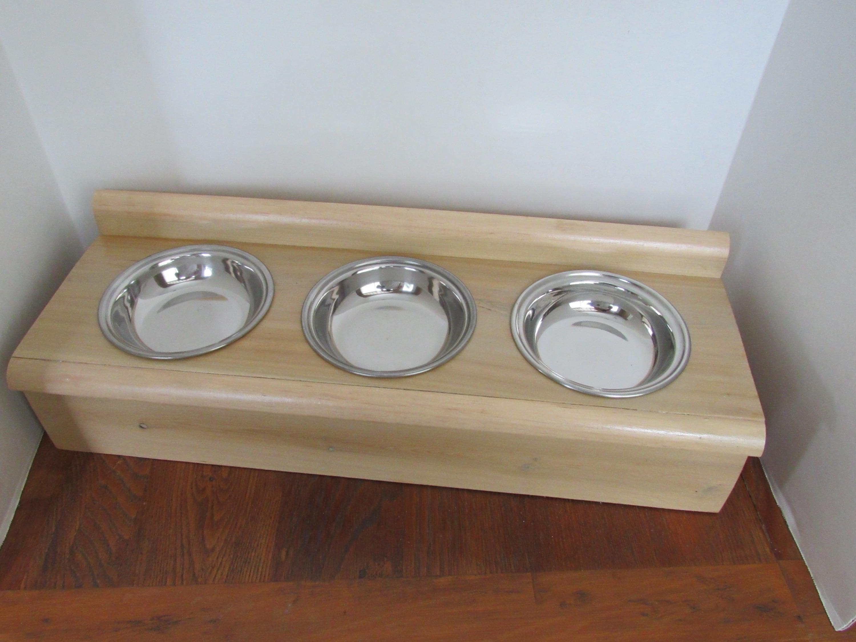 Cedar cat feeder with 3 shallow whisker friendly stainless steel bowls - Image 10